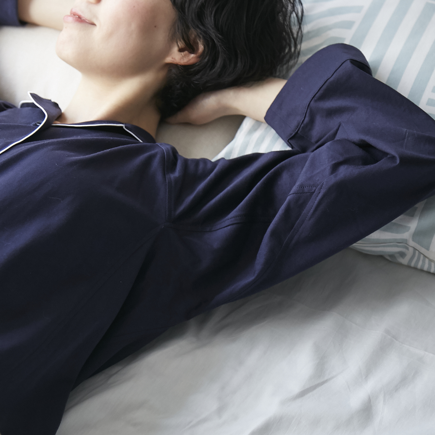 kinel/寝返りしやすいシルク腹巻付きパジャマ