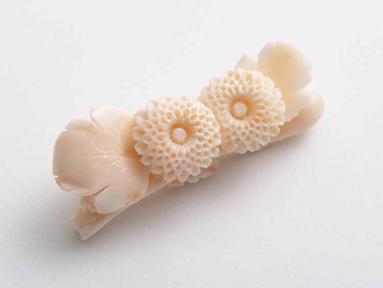 高知の珊瑚ブローチ大　ピンポン菊A - 【当店限定】すべて1点もの、高知から届く稀少な宝石珊瑚のブローチ