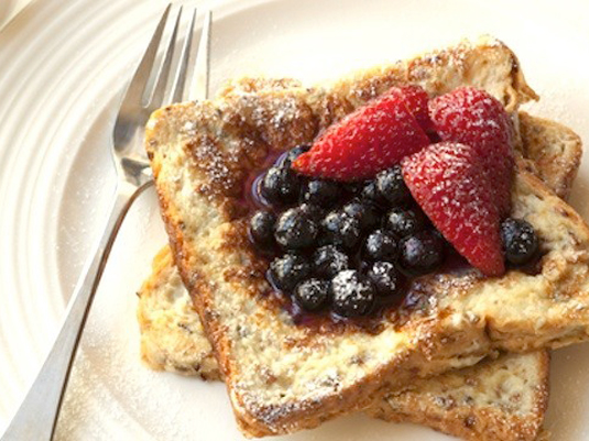 french-toast-with-berries-620x360