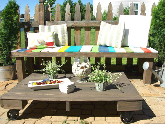 wood-pallet-outdoor-seating
