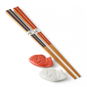 鯛がモチーフの箸置きと、竹製のお箸セット