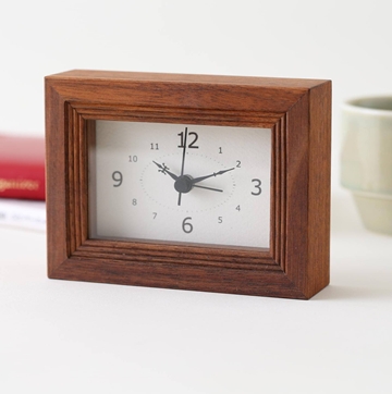 木製の置時計