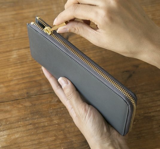 THE PITH/LONG L-ZIP WALLET - なめらかな使い心地の美しい財布
