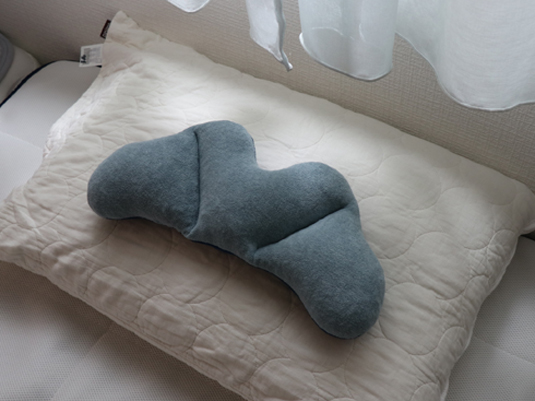 pinto Float -頭の骨を支えるから首や肩が楽になる、枕の上に置く枕