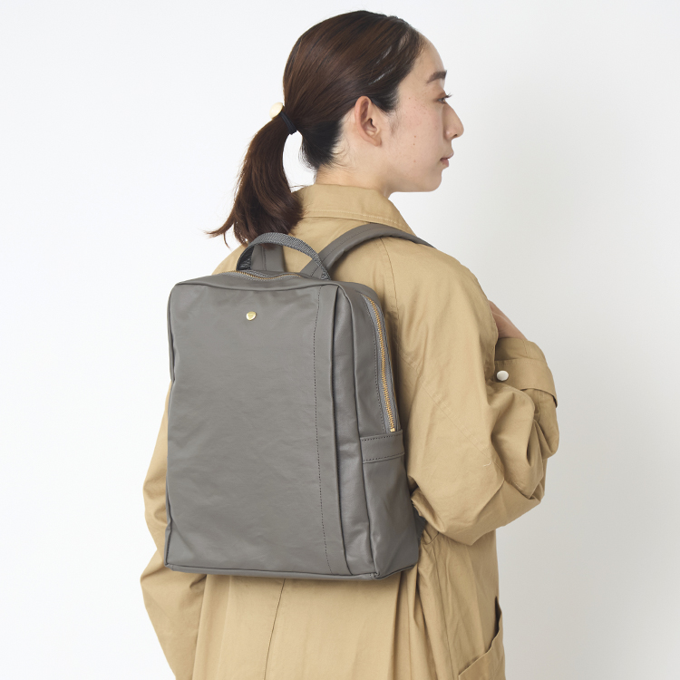 Neutral Gray ジェーン　薄型軽量リュック　ボルドー Neutral Gray/ジェーン PCが入る薄型軽量リュック -ノートPC対応