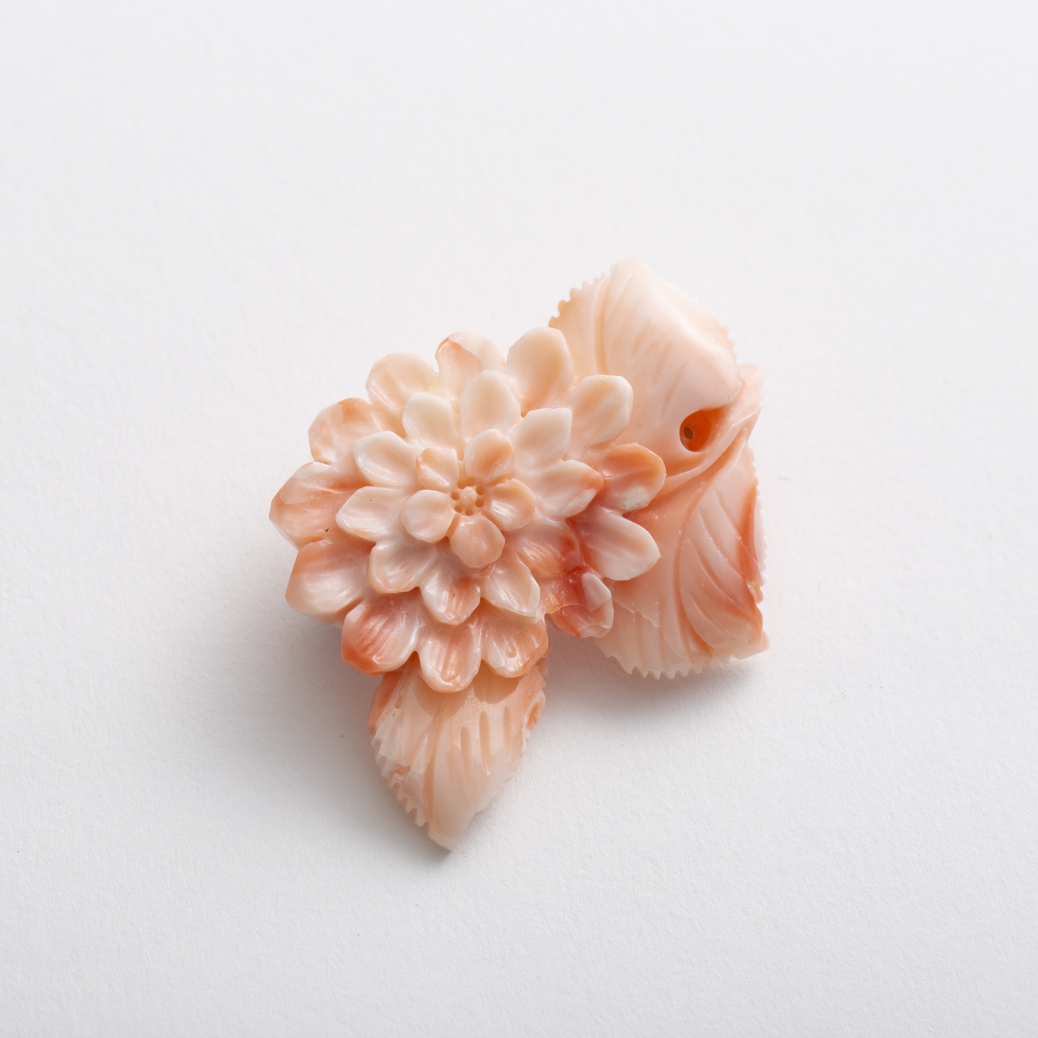 本珊瑚の透かしの美しいお花のブローチです 40%割引 pedradadigital.com
