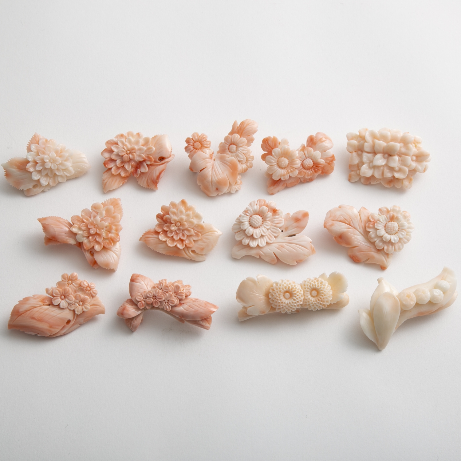 高知の珊瑚ブローチ大　小菊B - 【当店限定】すべて1点もの、高知から届く稀少な宝石珊瑚のブローチ