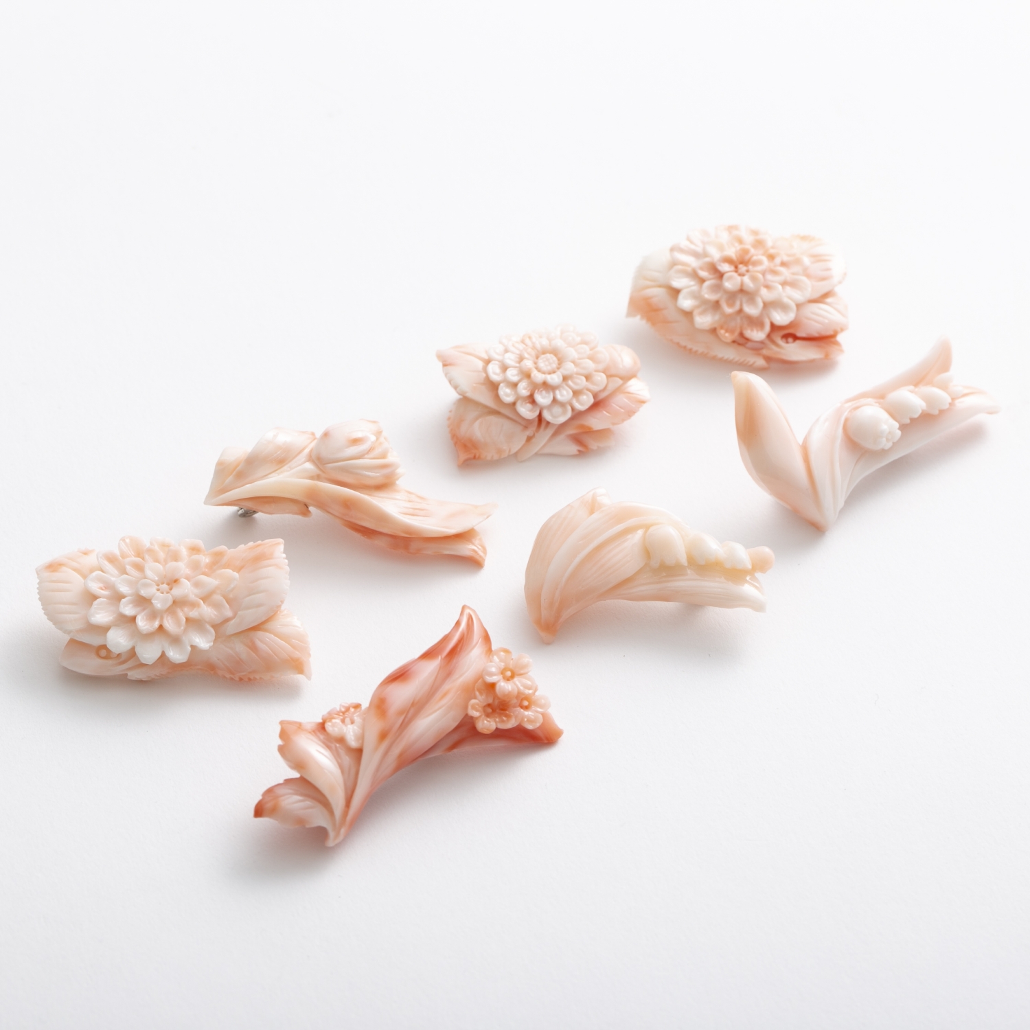 高知の珊瑚ブローチ小　チューリップB - 【当店限定】すべて1点もの、高知から届く稀少な宝石珊瑚のブローチ