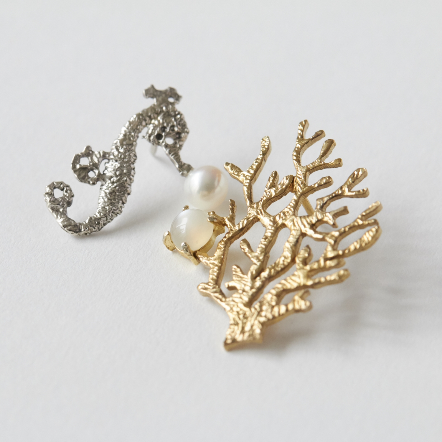 sasakihitomi/ピンブローチ2個セット　たつのおとしごと珊瑚
