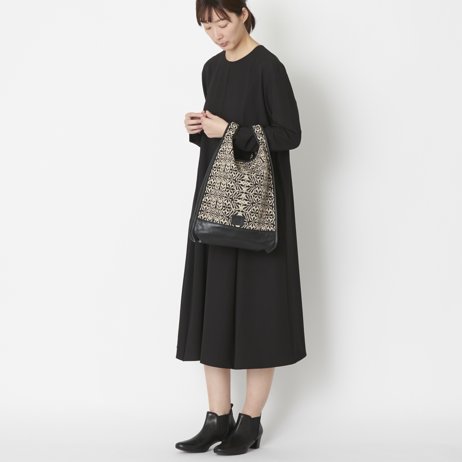 Swaraj/ジャガード×レザー2wayバッグ -上品な柄が目を惹く、オンオフ 
