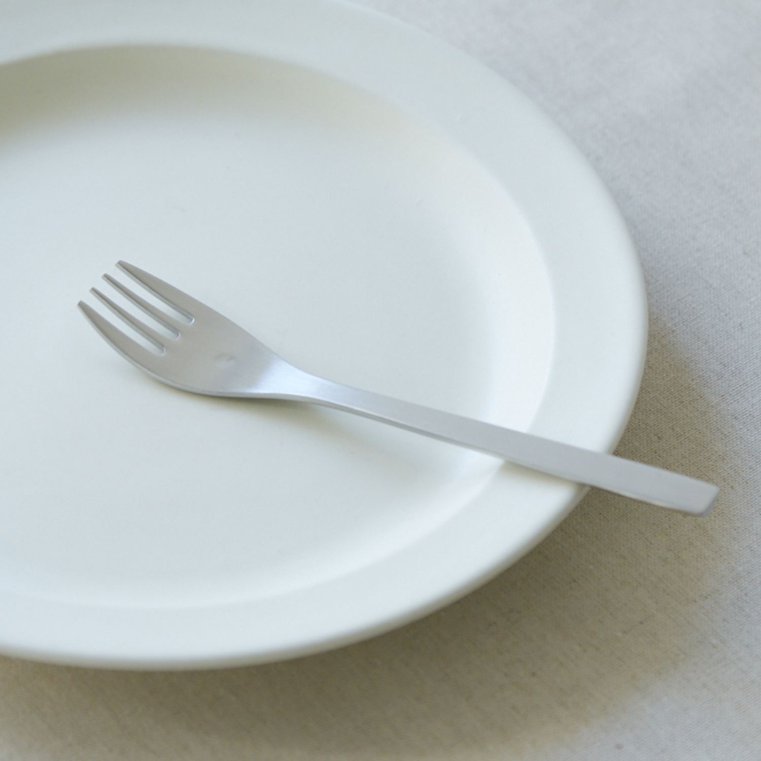 equbo フォーク（小） -しっくり手に馴染むから使いやすい！シンプルで