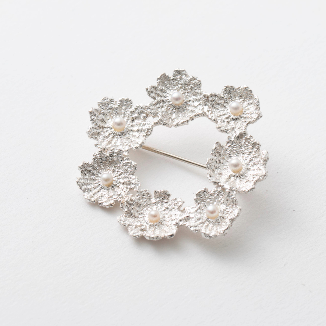 ichinose naomi 花モチーフ ブローチ シルバー パール(新品) 165052.jpeg