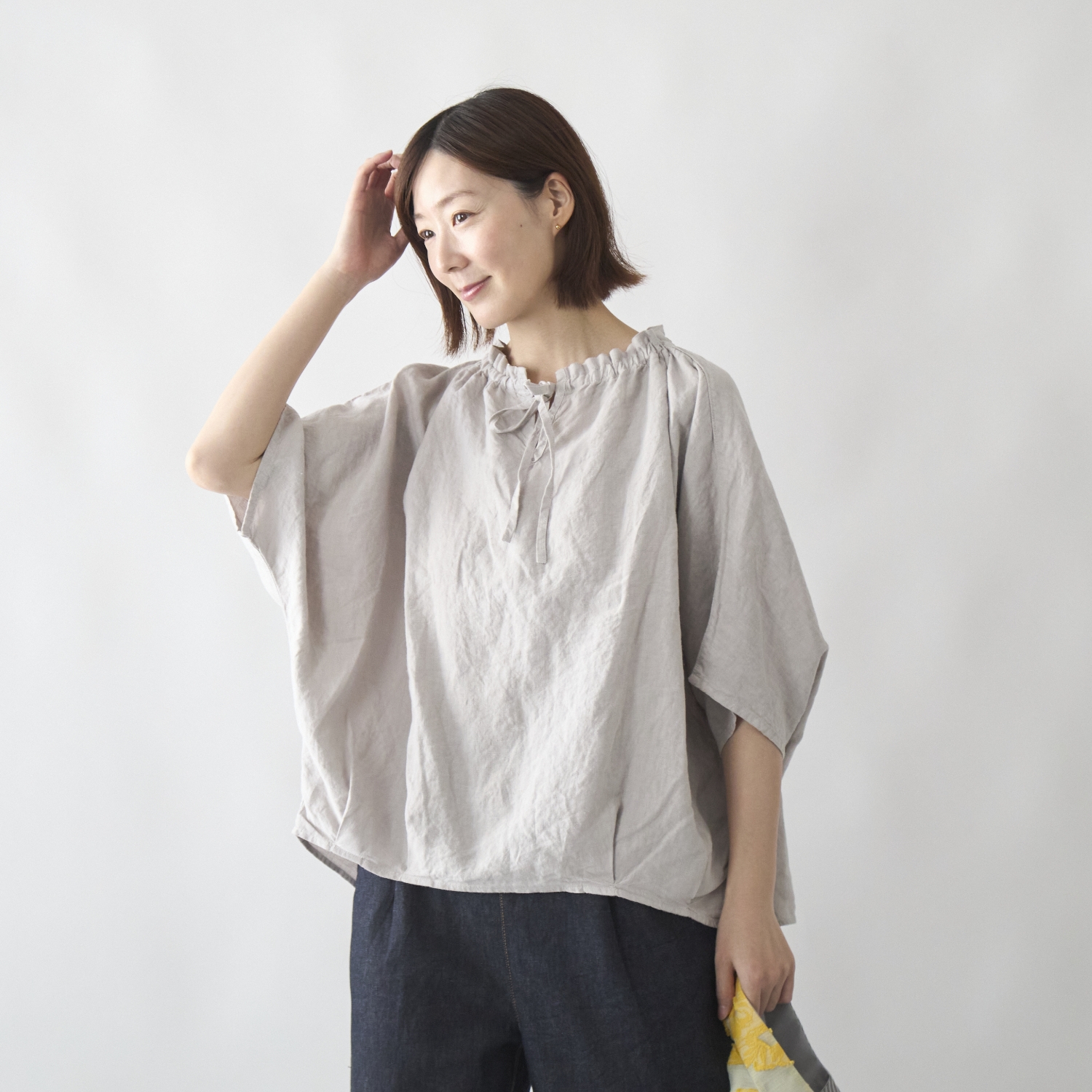 Brocante/リュバンブラウス -衿元がリボンで調節できる、フリルが