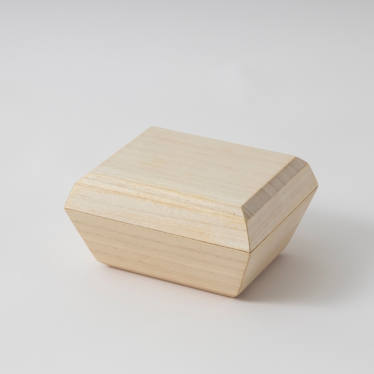 今井白洞作1.5尺幅立 七字題目 桐箱付 縦199cm 幅55cmであります 。 今井白洞作1.5尺幅立 七字題目 桐箱付 縦199cm