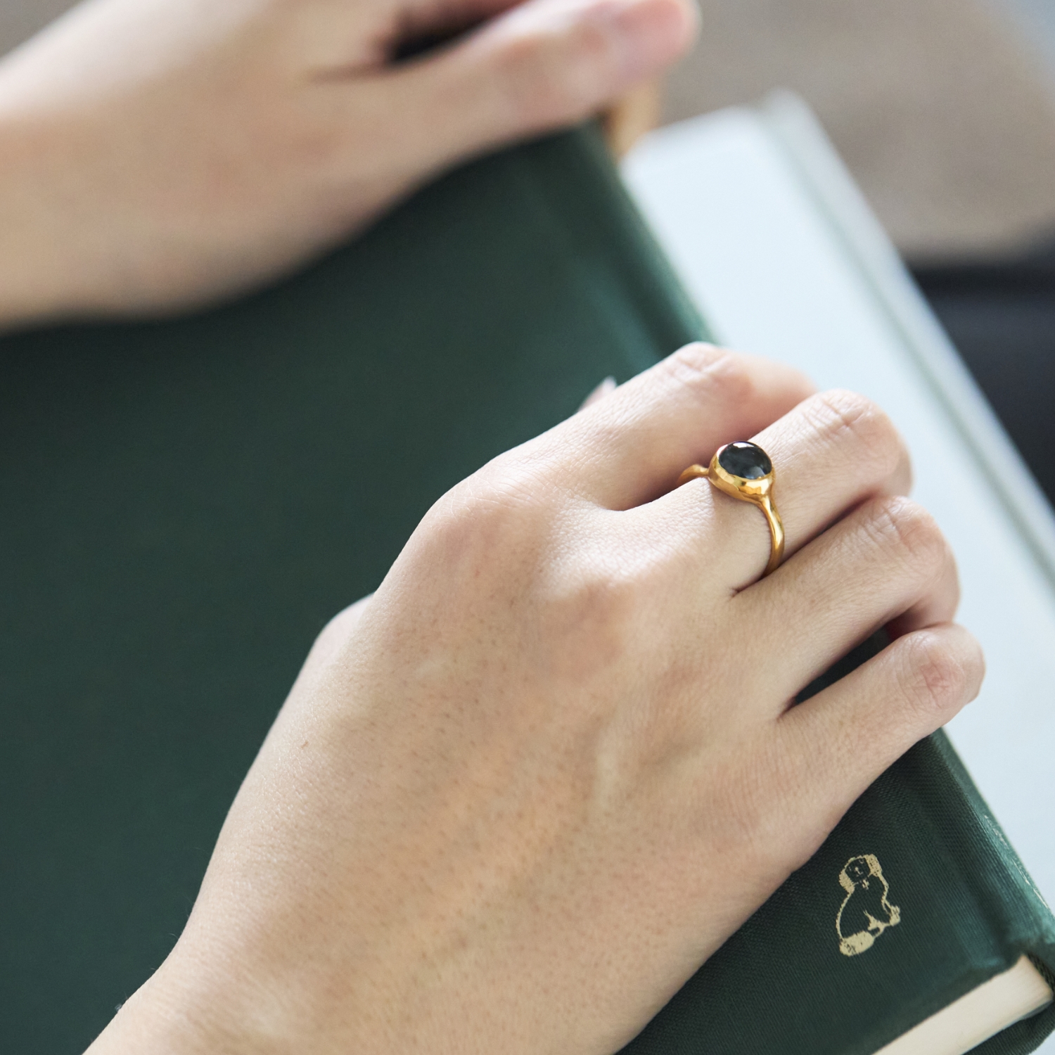 PLAFU/minamo ring with gem ロンドンブルートパーズ -女性の指を 