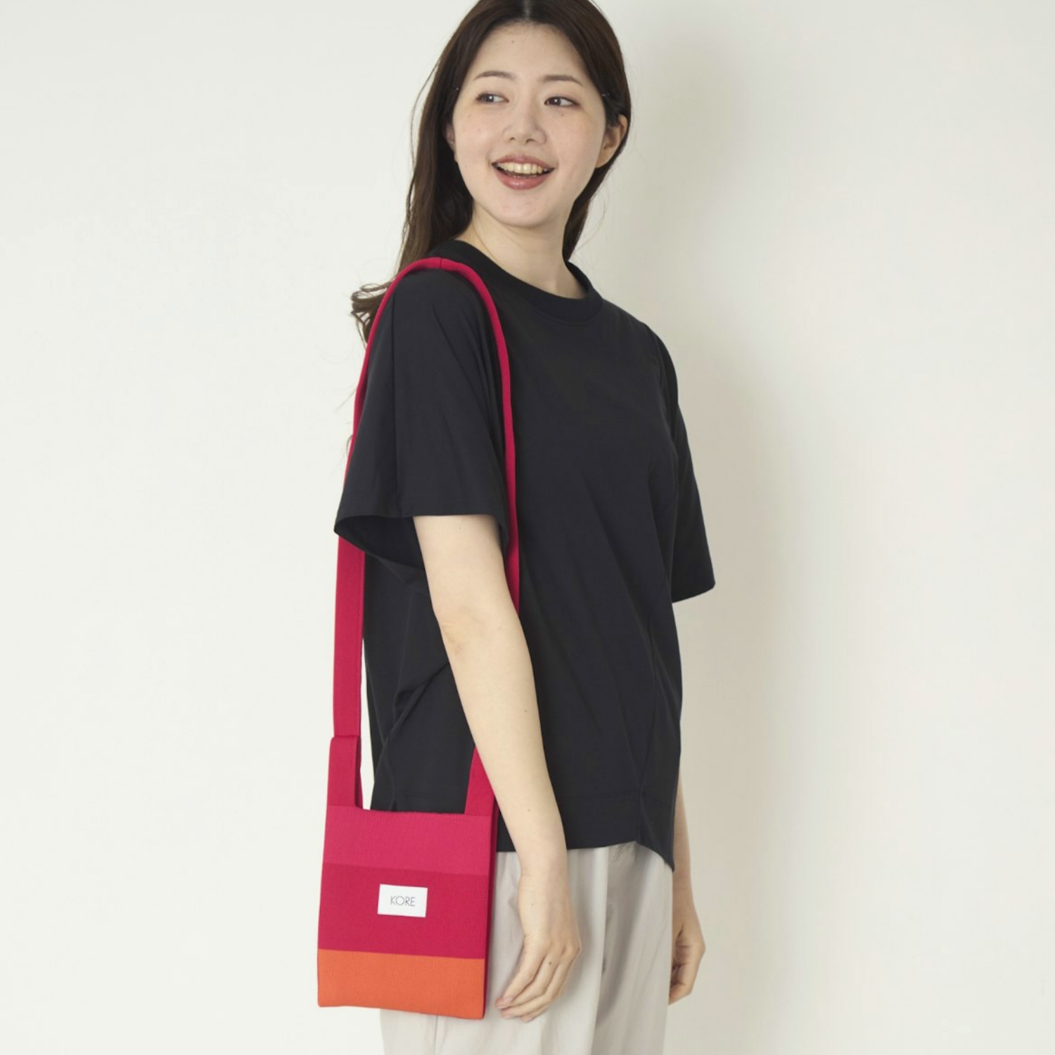 KORE/ニットバッグSquare S -ニット素材だから収納力抜群。ストラップ