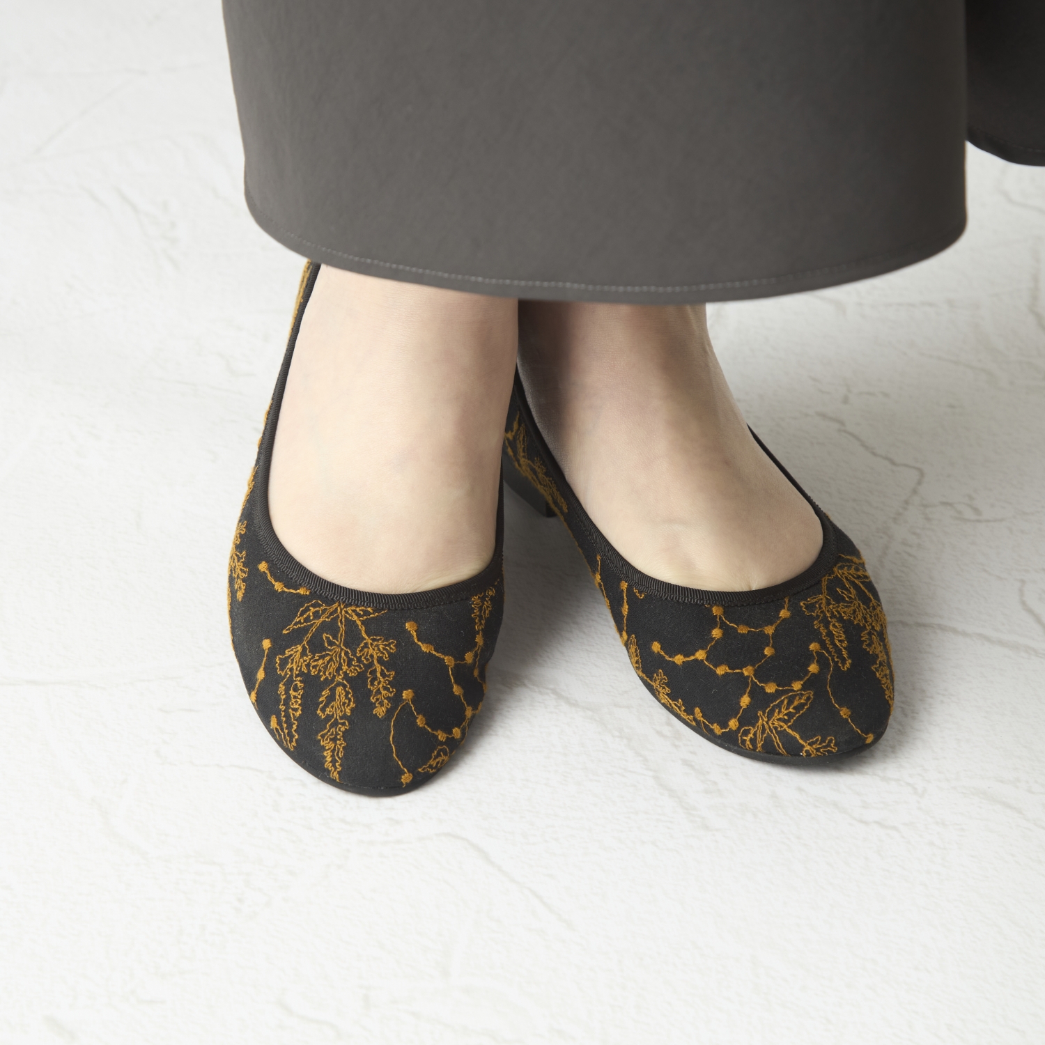 muuc/イラカ柄刺繍の靴