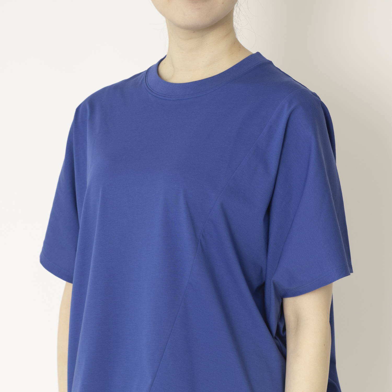 Kilka×assiette涼しくてすっきり見えが叶うアシンメトリーカットソー