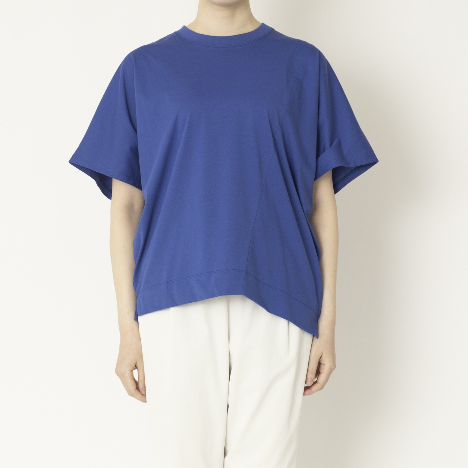 Kilka×assiette涼しくてすっきり見えが叶うアシンメトリーカットソー