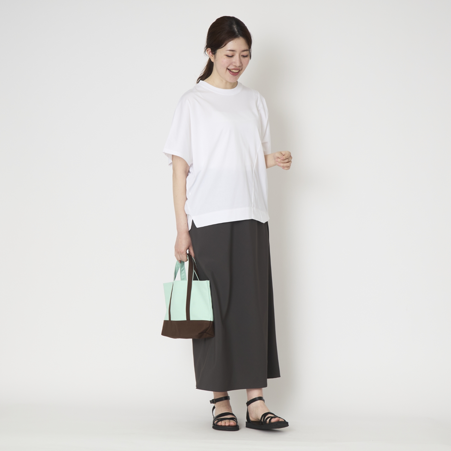 Kilka×assiette涼しくてすっきり見えが叶うアシンメトリーカットソー