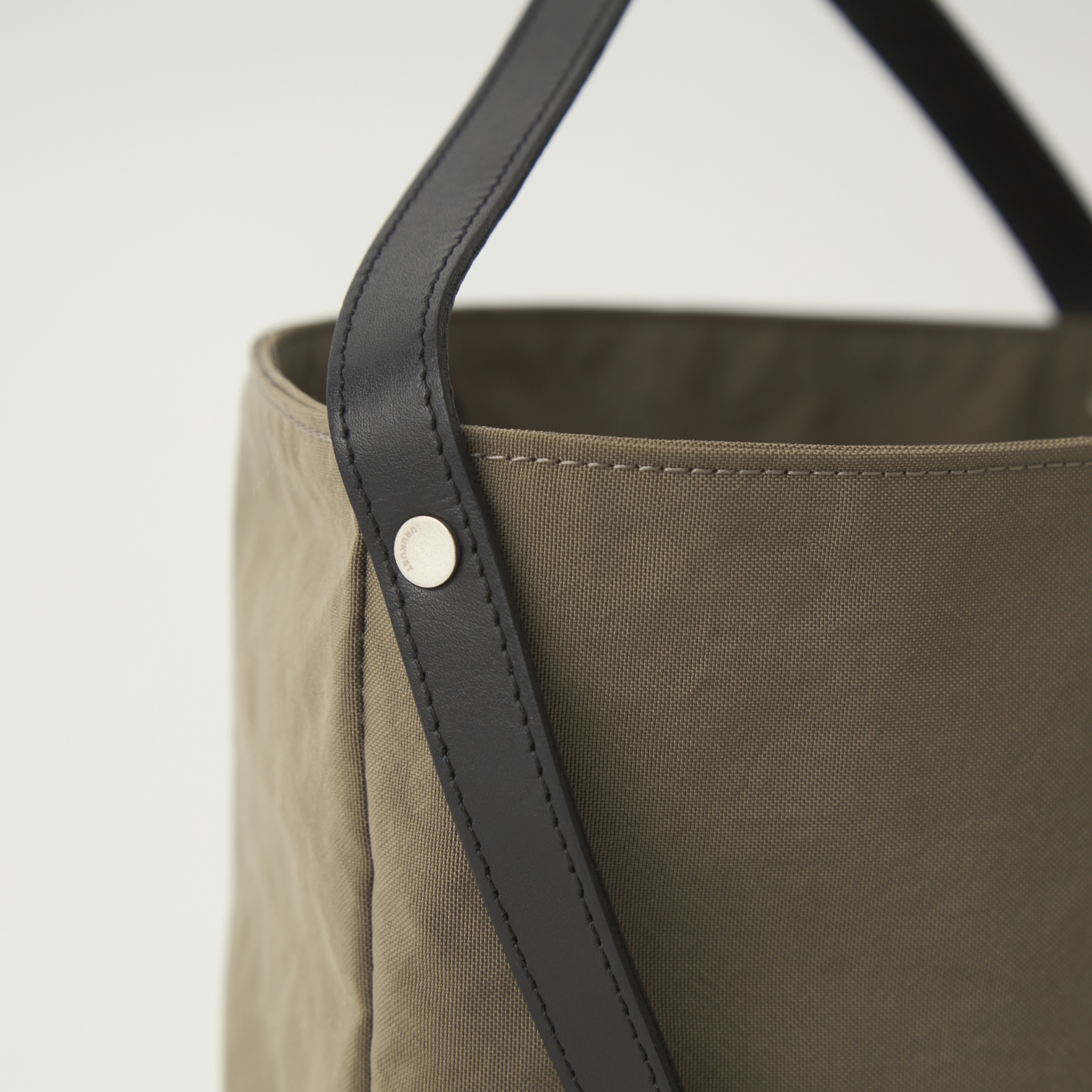 .URUKUST/TWIST-Bucket Medium