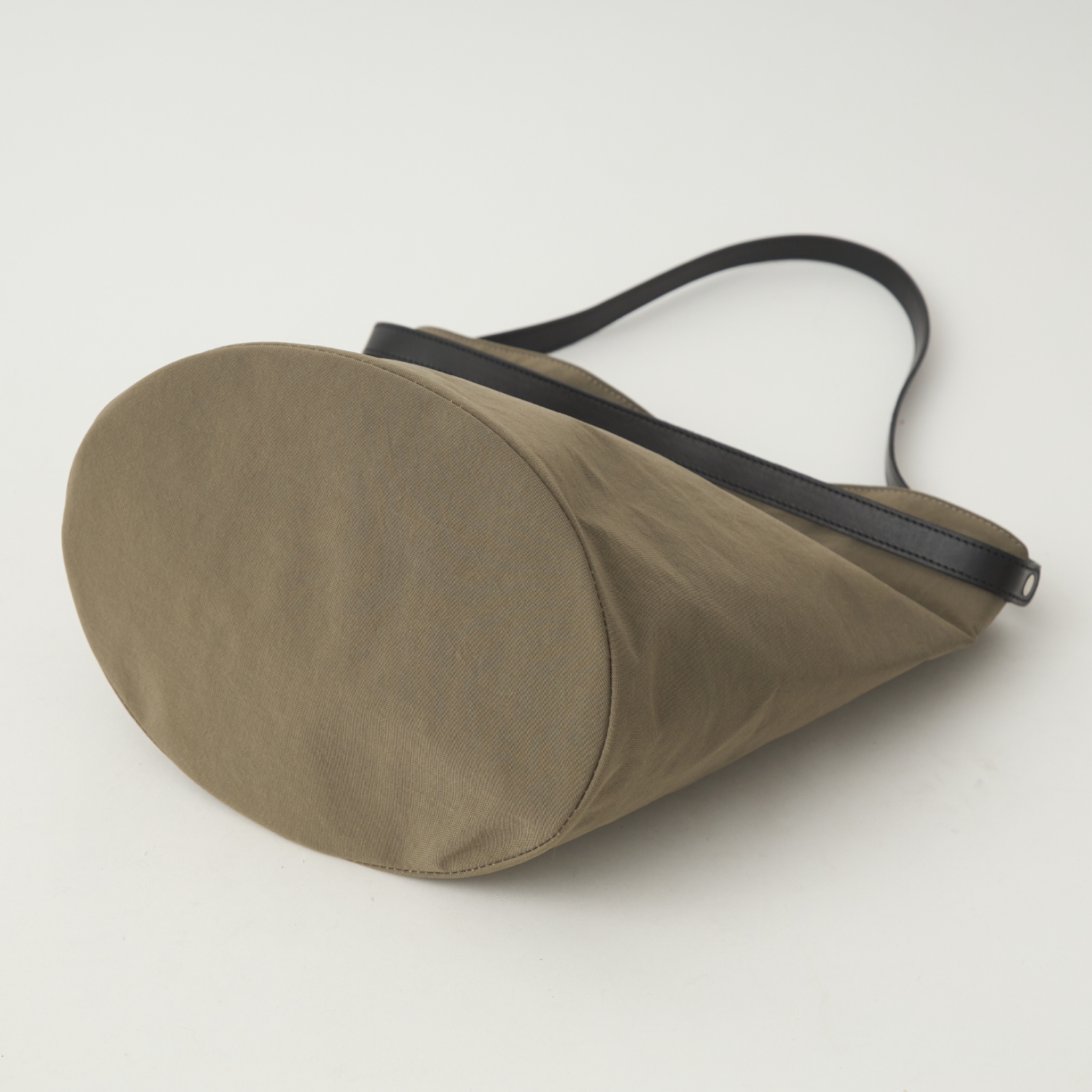 .URUKUST/TWIST-Bucket Medium