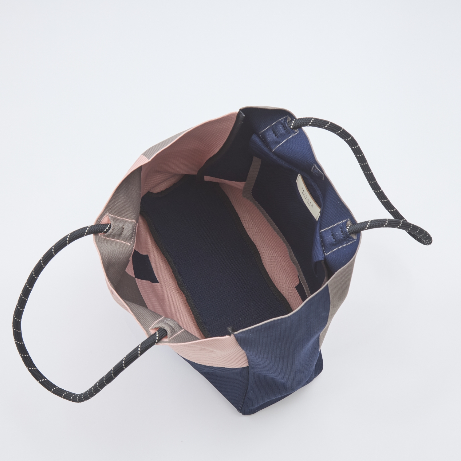 TRICOTE/LINE KNIT BAG NEW -軽くて映えて食い込まない主役級ニット 