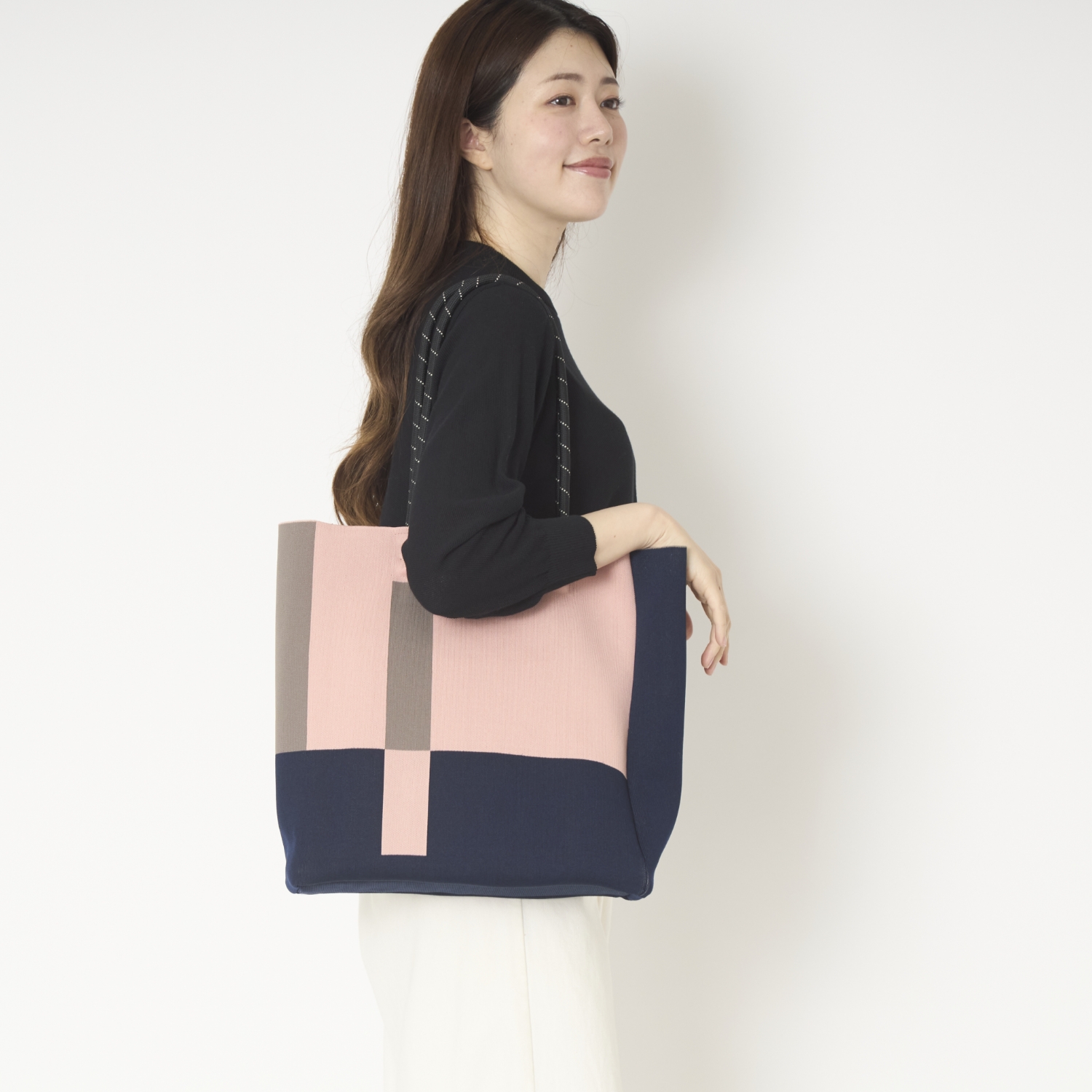 TRICOTE/LINE KNIT BAG NEW -軽くて映えて食い込まない主役級ニット 