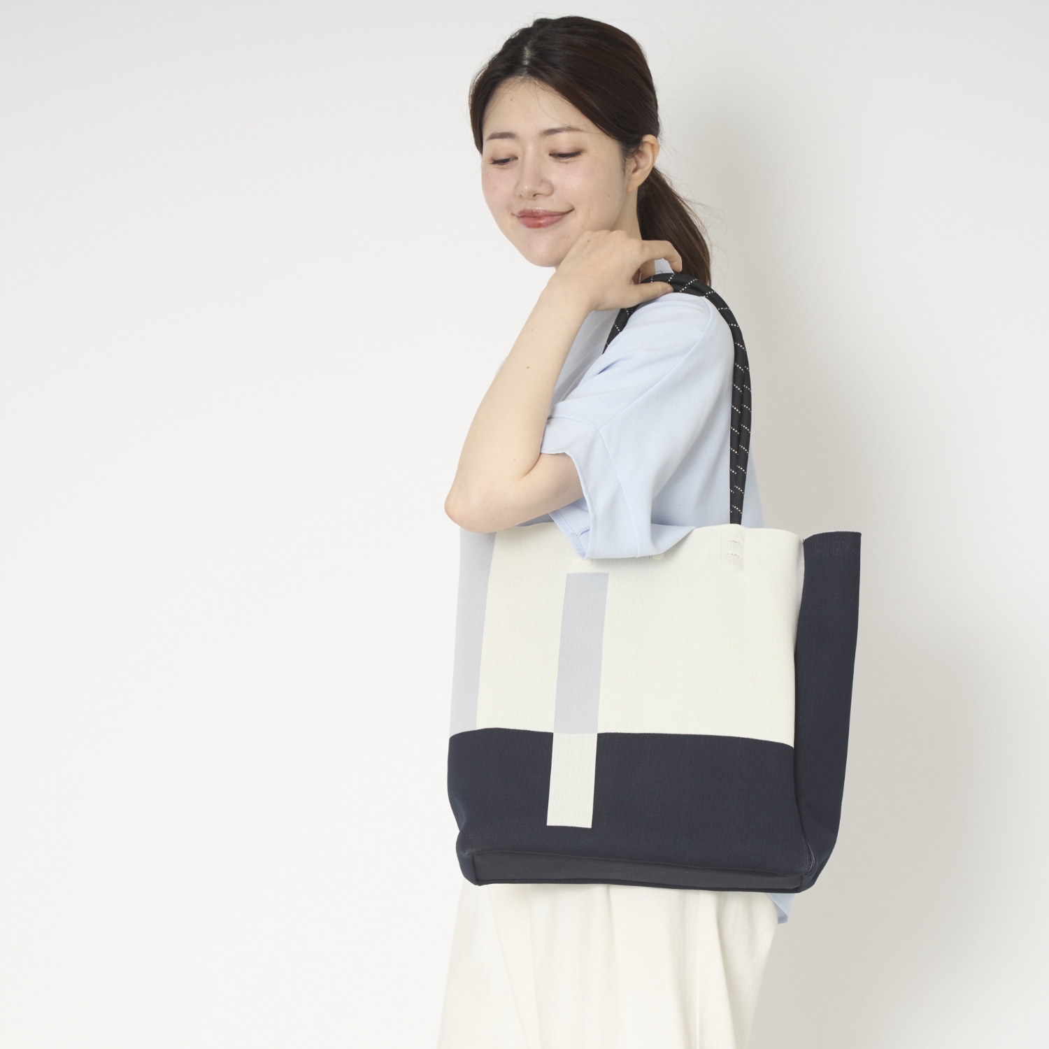 TRICOTE/LINE KNIT BAG NEW -軽くて映えて食い込まない主役級ニット 