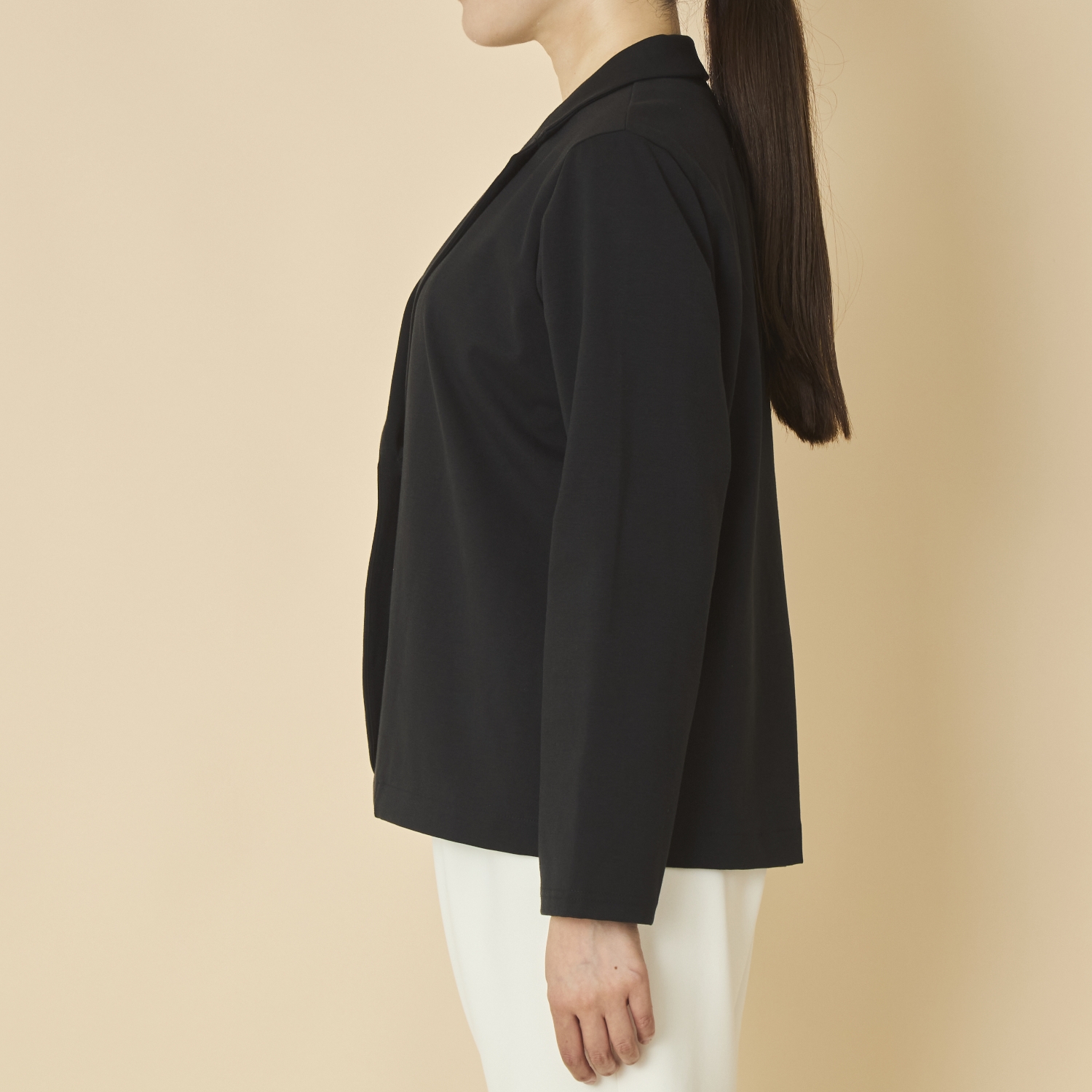 Kilka/ONとOFFをつなぐ、よく伸びる楽ちんジャケット