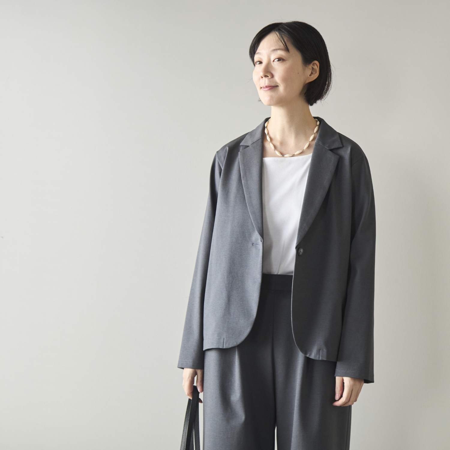 Kilka/ONとOFFをつなぐ、よく伸びる楽ちんジャケット