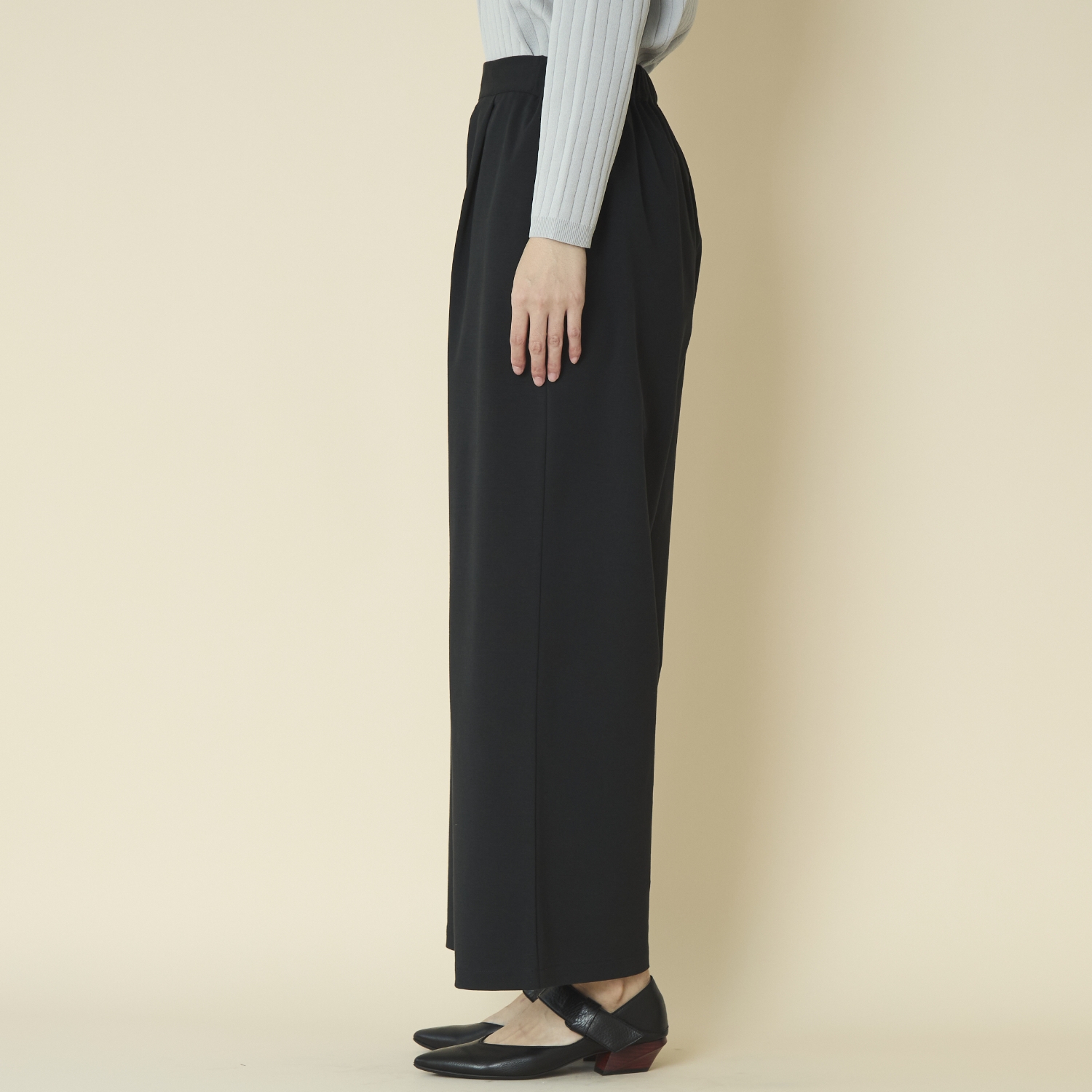 Kilka/ONとOFFをつなぐ、よく伸びる楽ちんパンツ