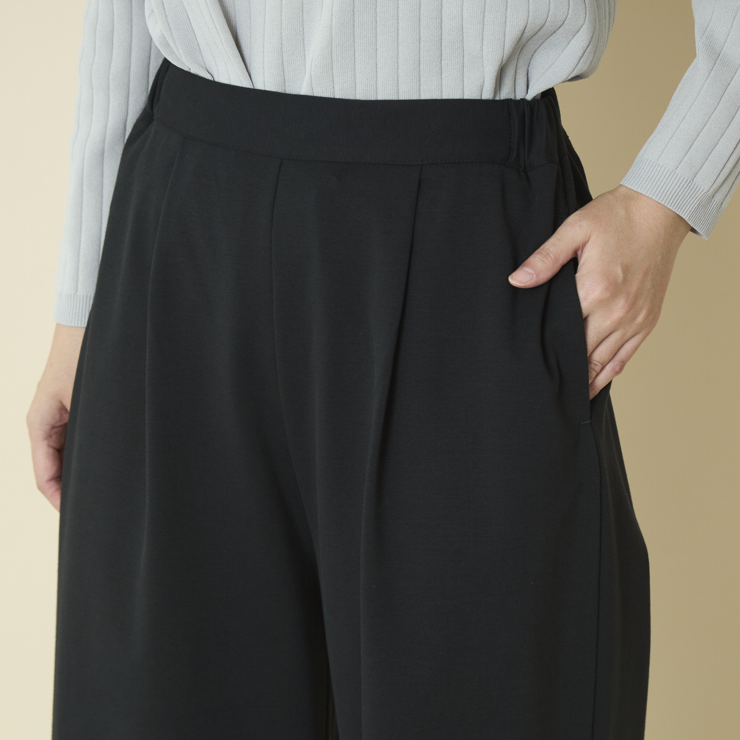 Kilka/ONとOFFをつなぐ、よく伸びる楽ちんパンツ