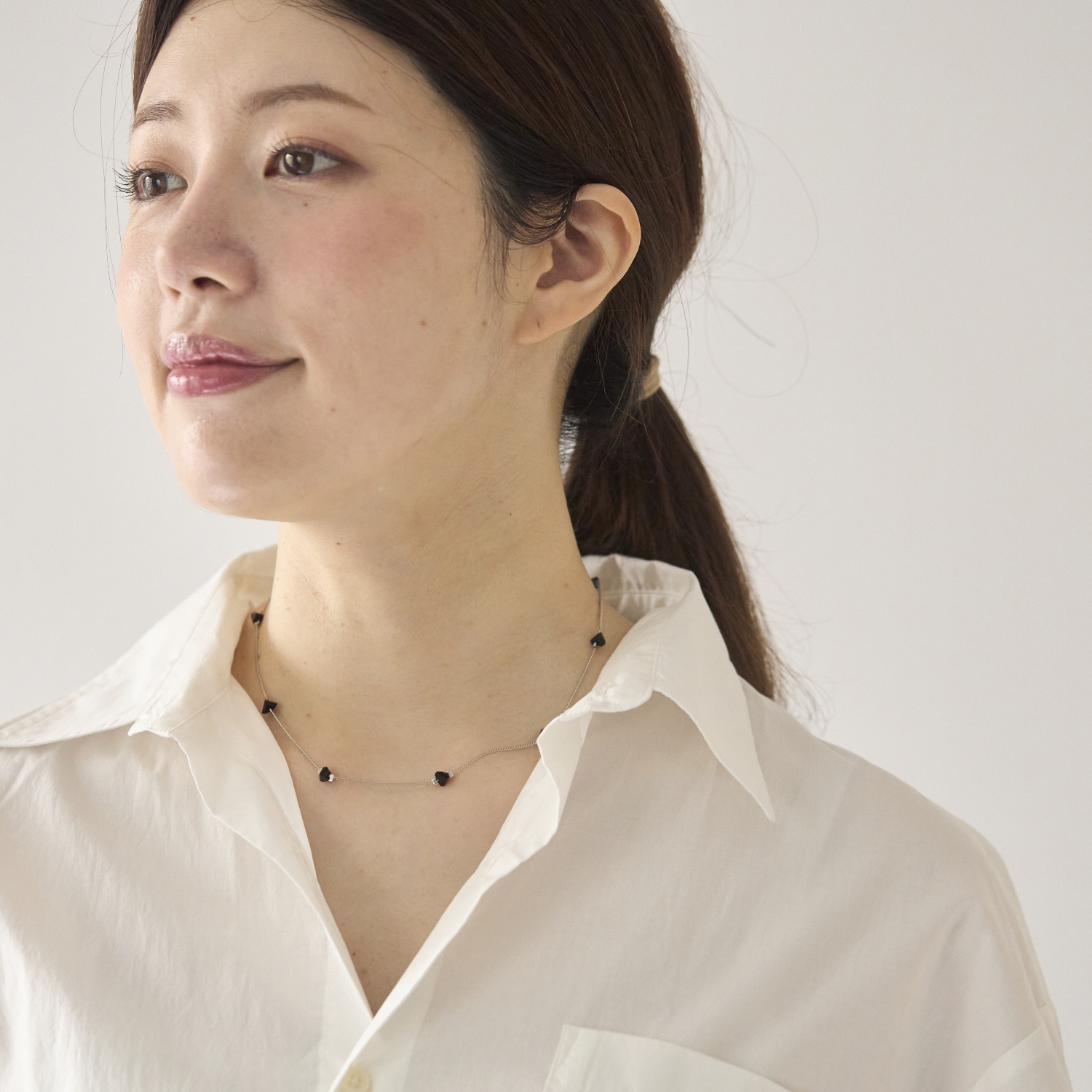 STELLA CIFFON/トライアングルビーズネックレス