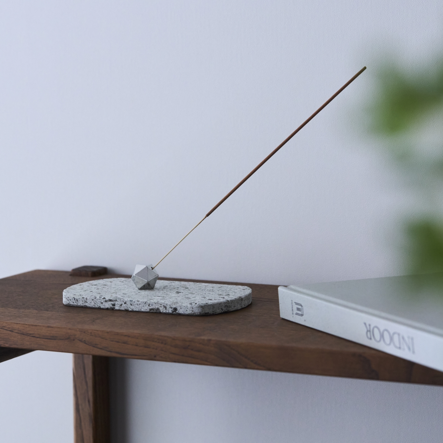 NAGAE＋/Oya incense set -幾何学フォルムの香立てと自然素材の香皿