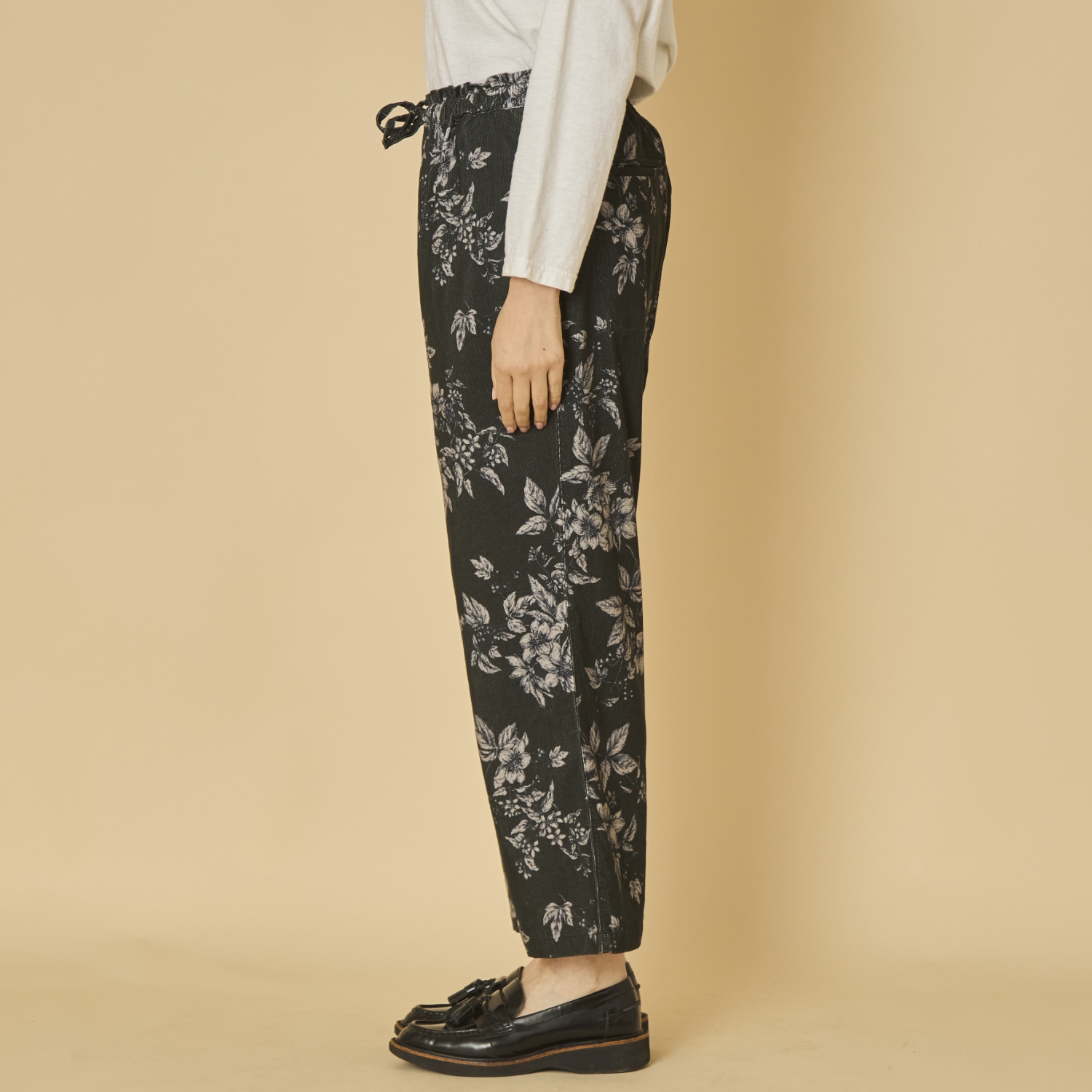 TUTIE./コーデュロイフラワープリントパンツ