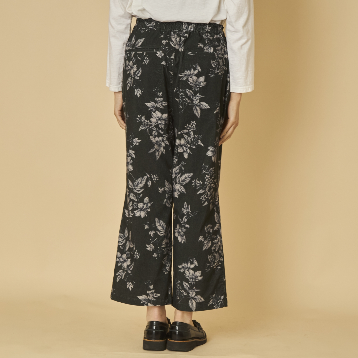 TUTIE./コーデュロイフラワープリントパンツ