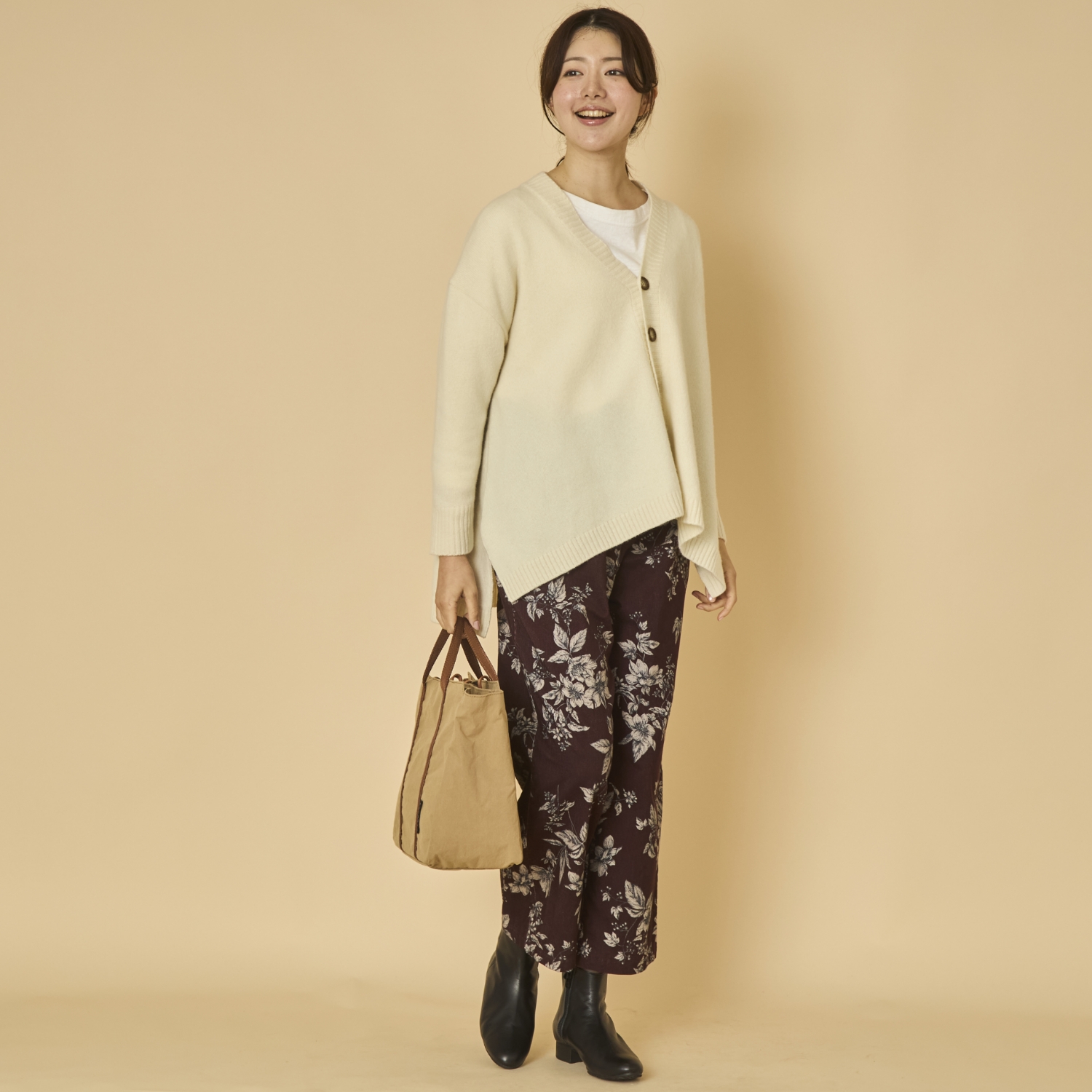 TUTIE./コーデュロイフラワープリントパンツ