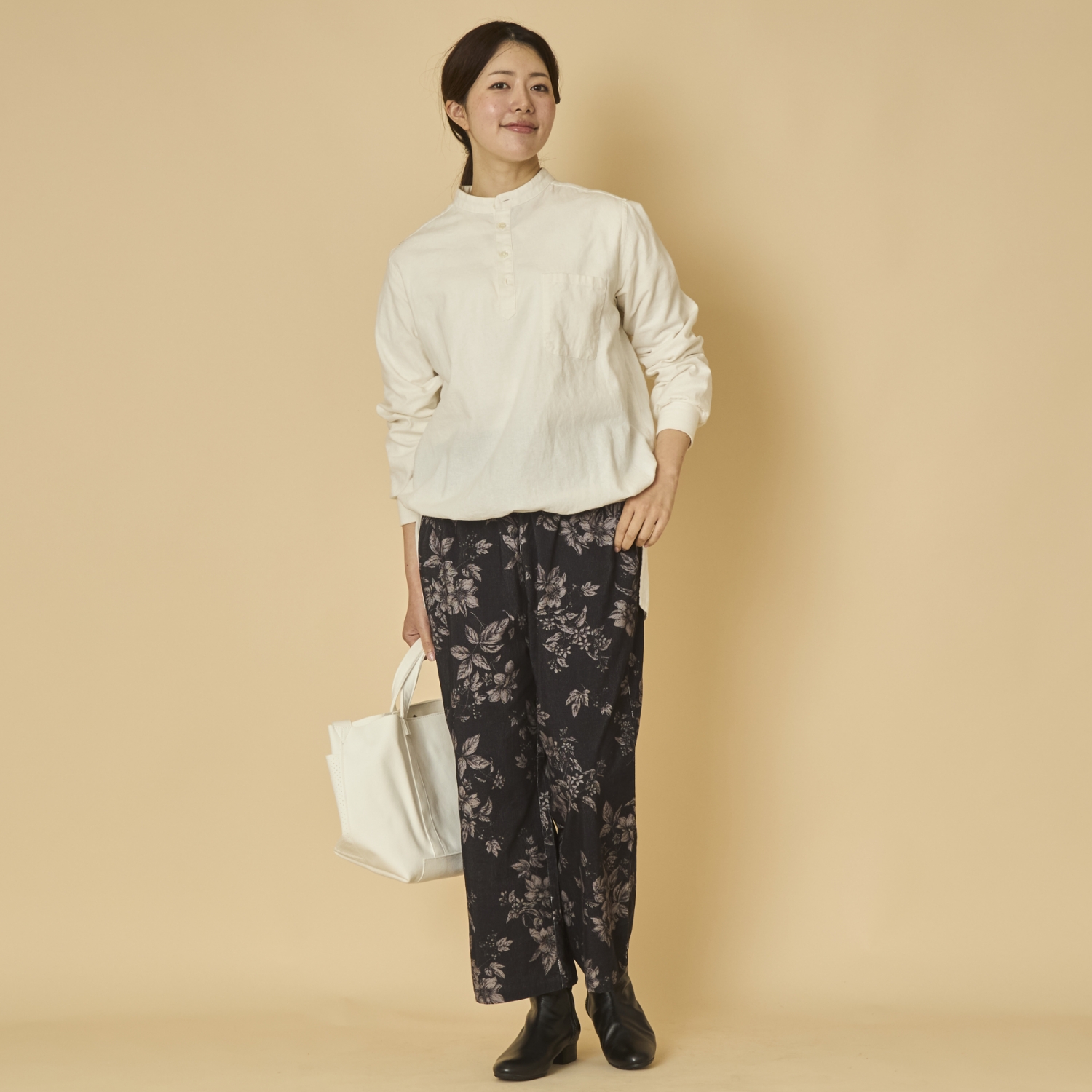 TUTIE./コーデュロイフラワープリントパンツ