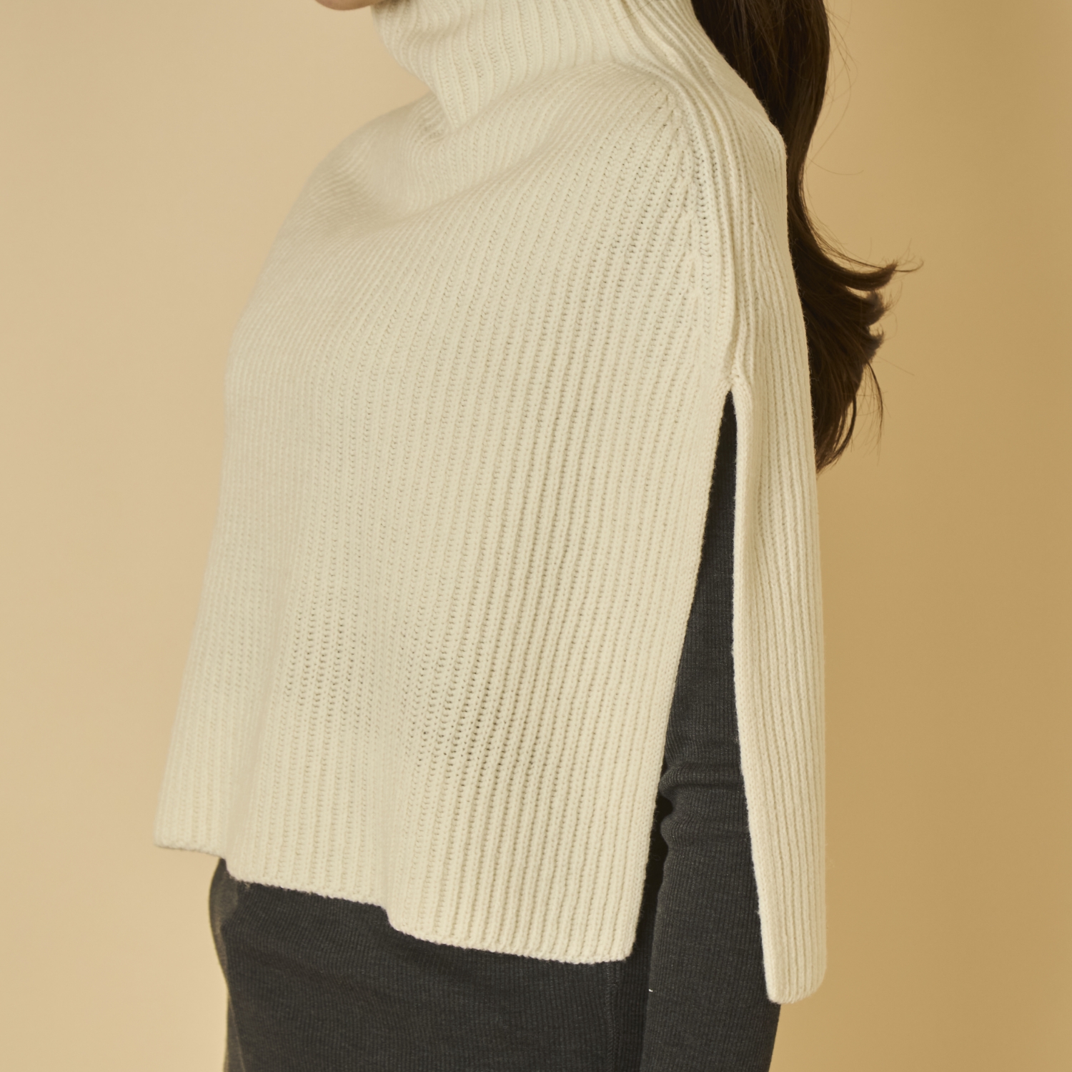 TUTIE./ウールニットケープ