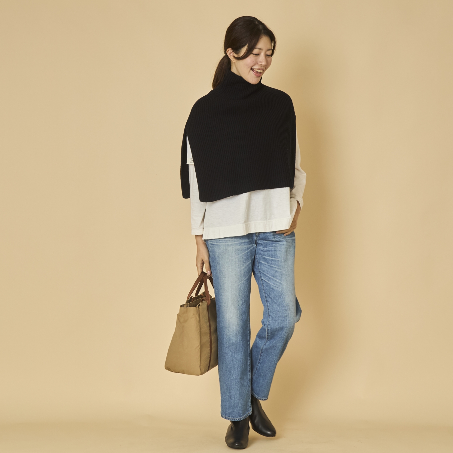 TUTIE./ウールニットケープ