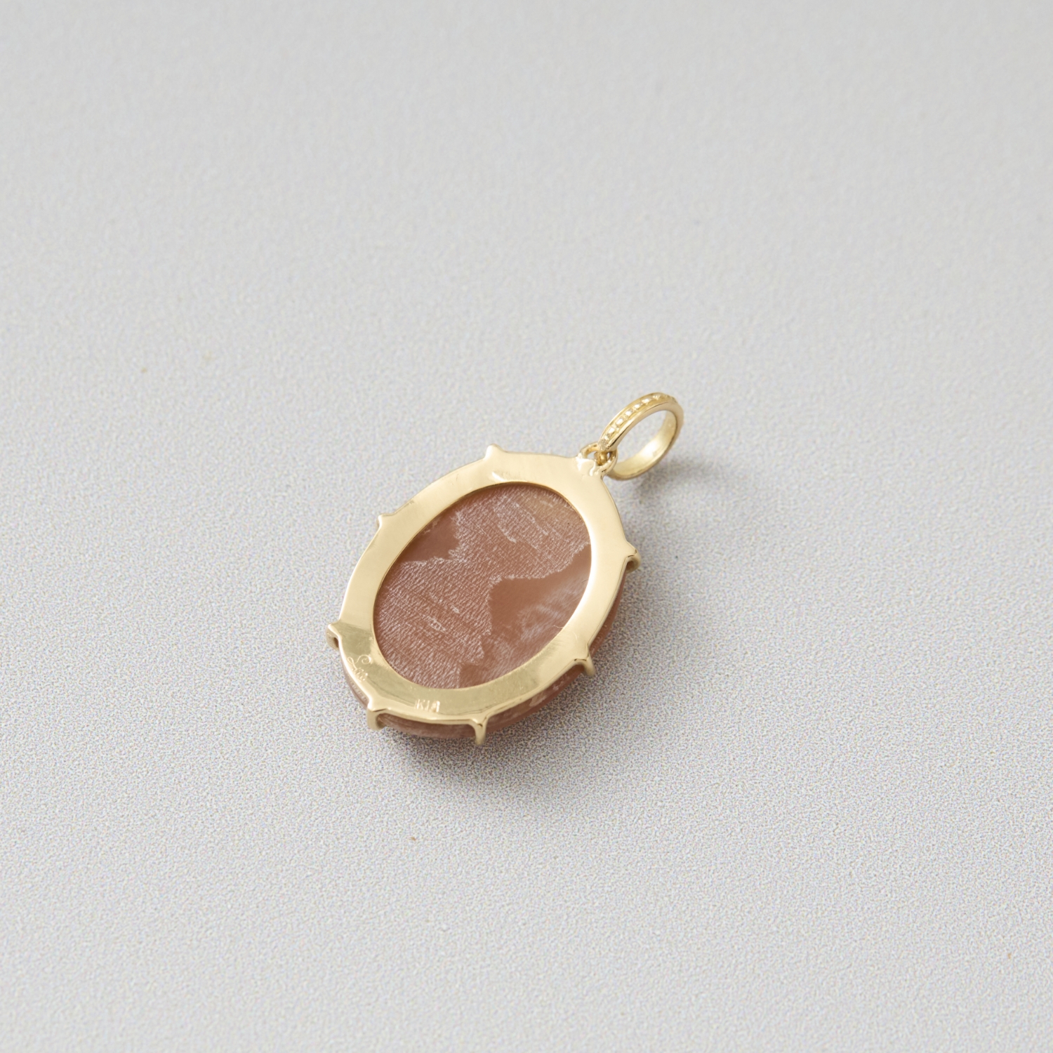 La mascotte cameo collection/猫と蝶 カメオペンダントトップ