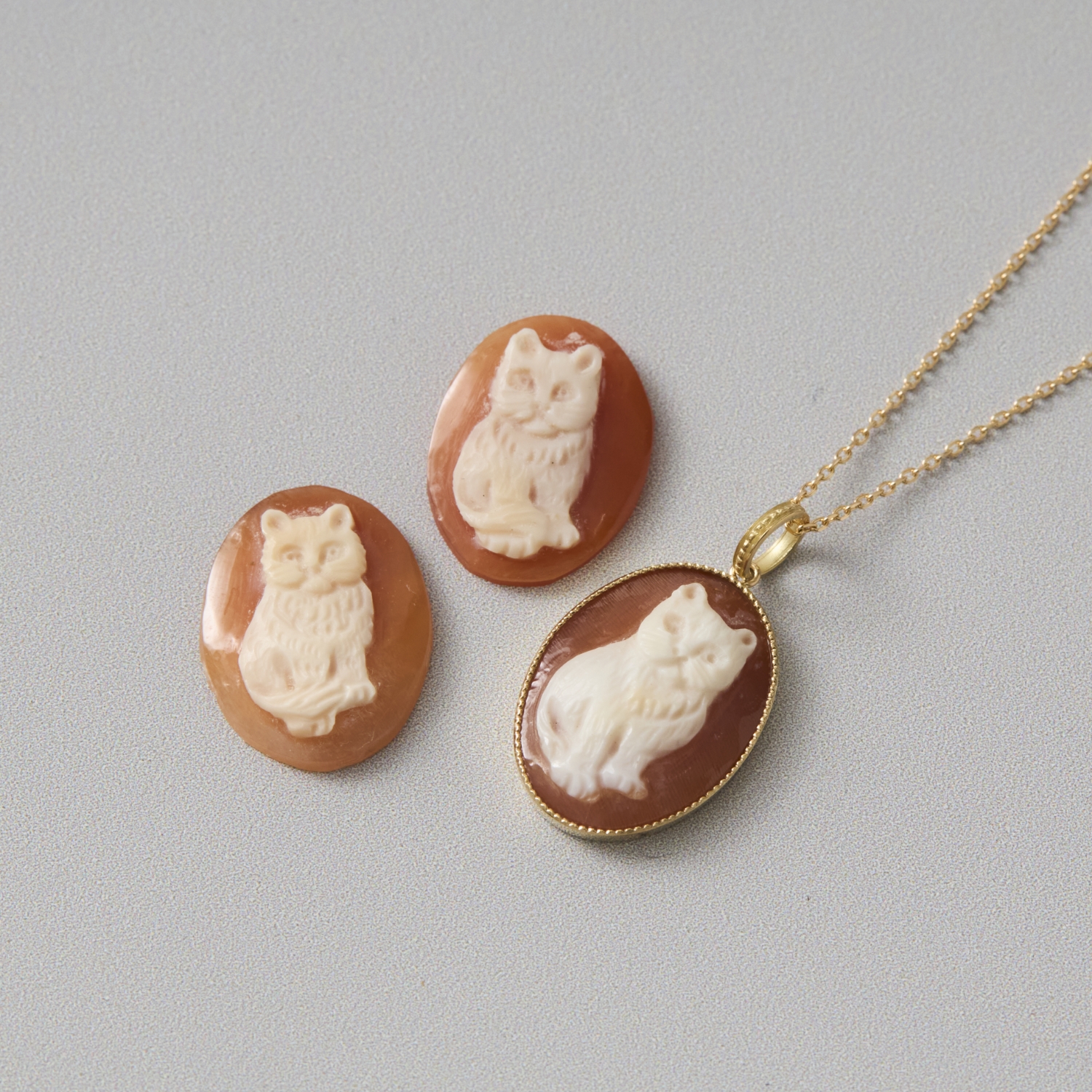 La mascotte cameo collection/コーネリアン猫全身 カメオペンダントトップ