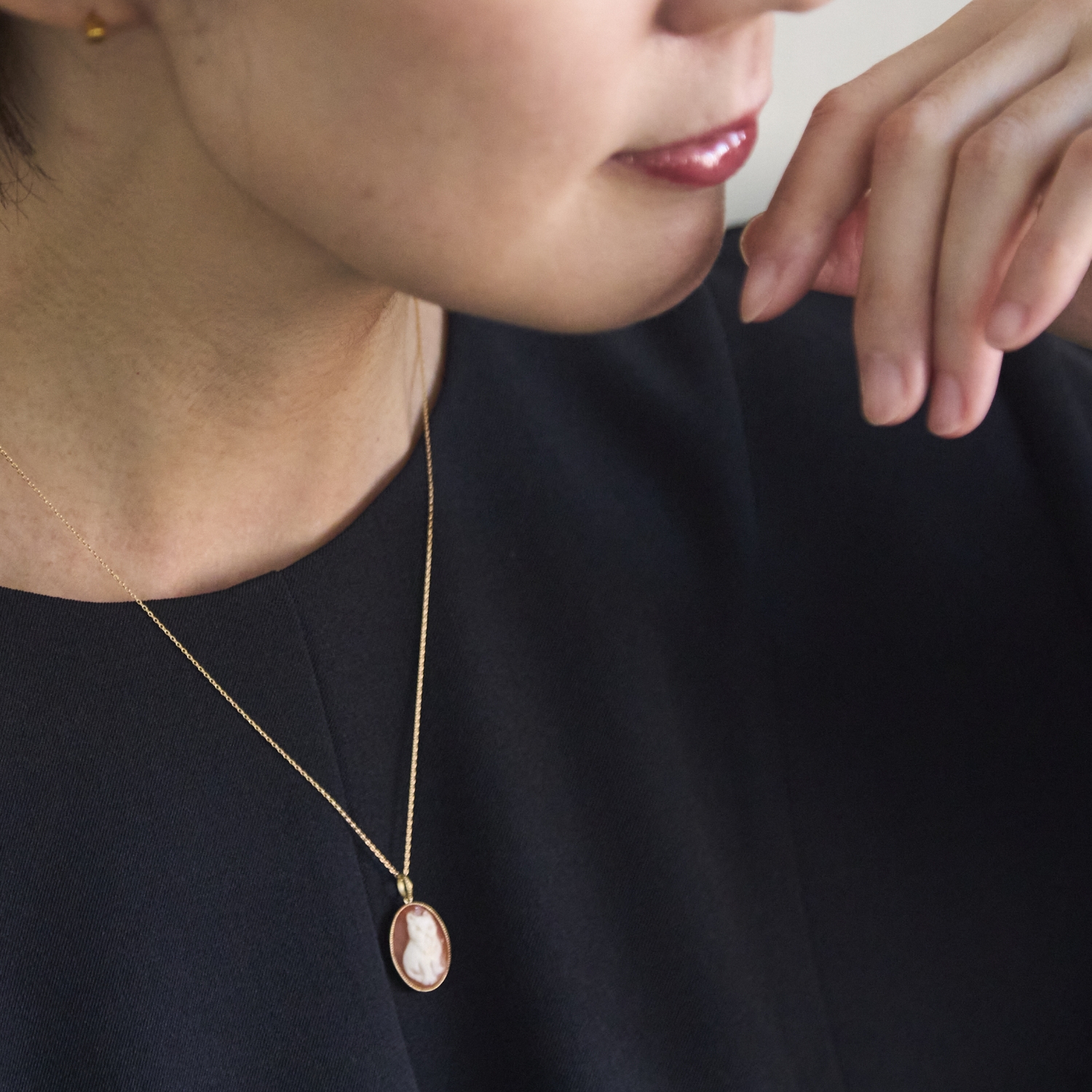 La mascotte cameo collection/コーネリアン猫全身 カメオペンダントトップ