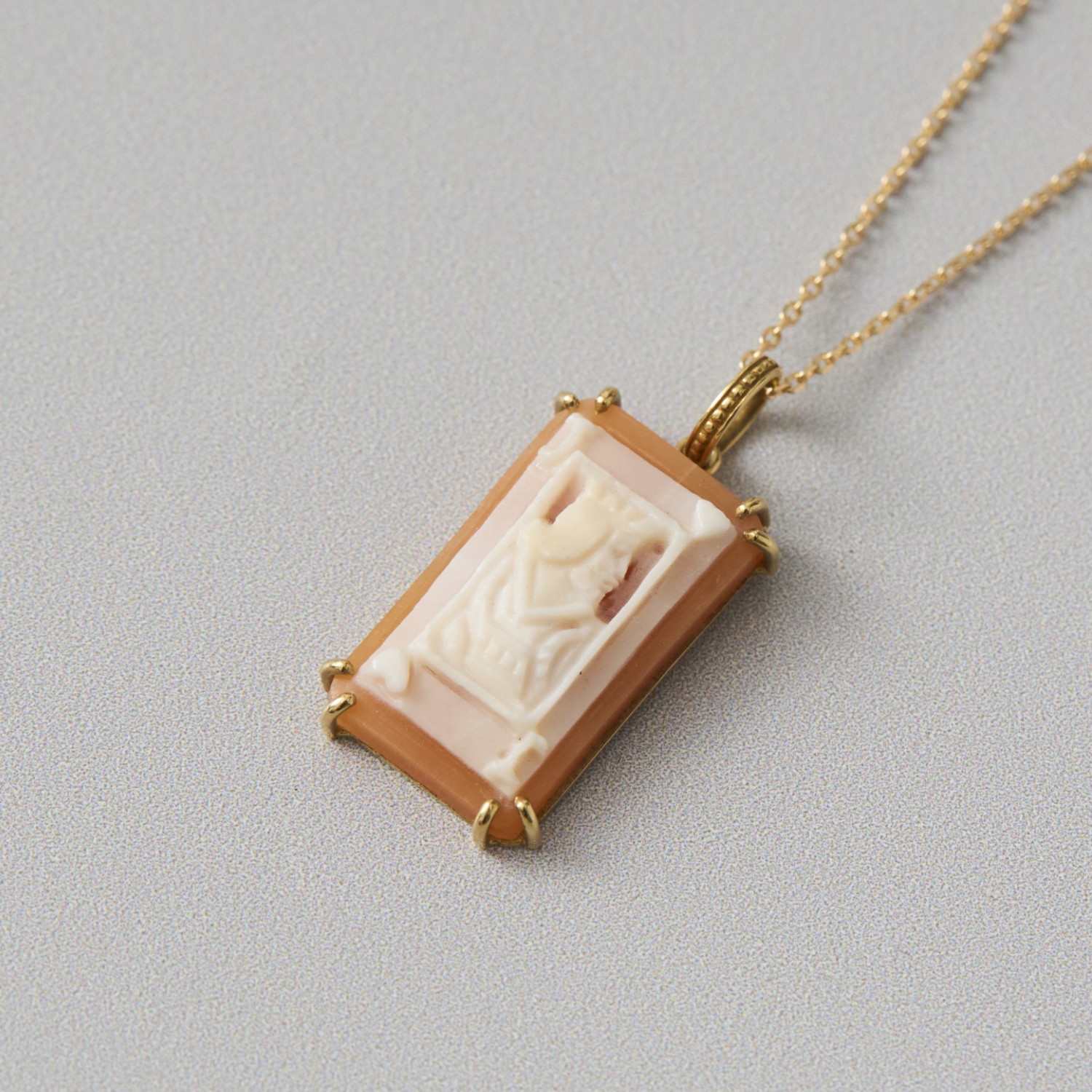 La mascotte 18K 　コンクシェル　カメオ小鳥のトップ La mascotte 18K コンクシェル カメオ小鳥のトップ