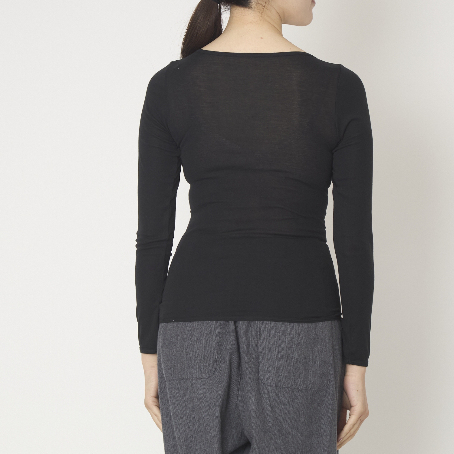 なめらかで軽いスーピマコットン100%の長袖インナー