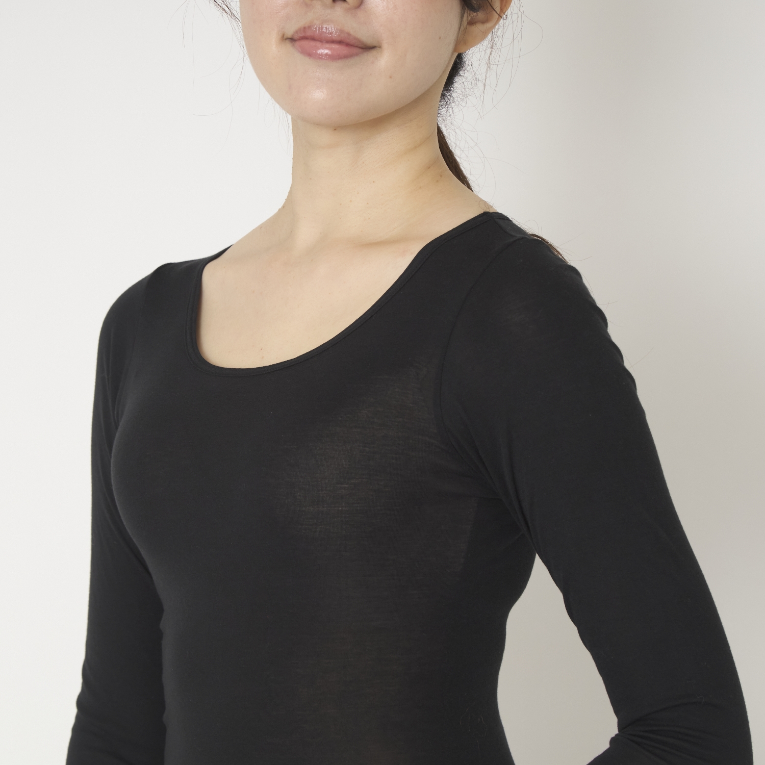 なめらかで軽いスーピマコットン100%の長袖インナー