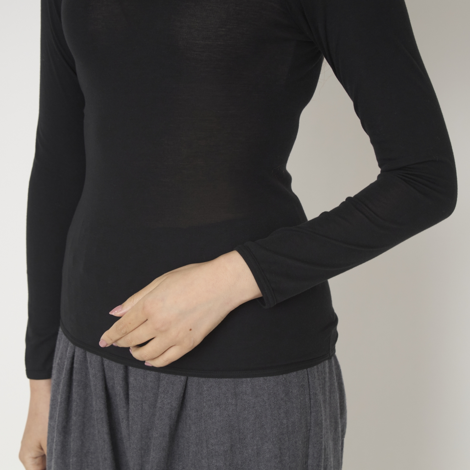 なめらかで軽いスーピマコットン100%の長袖インナー