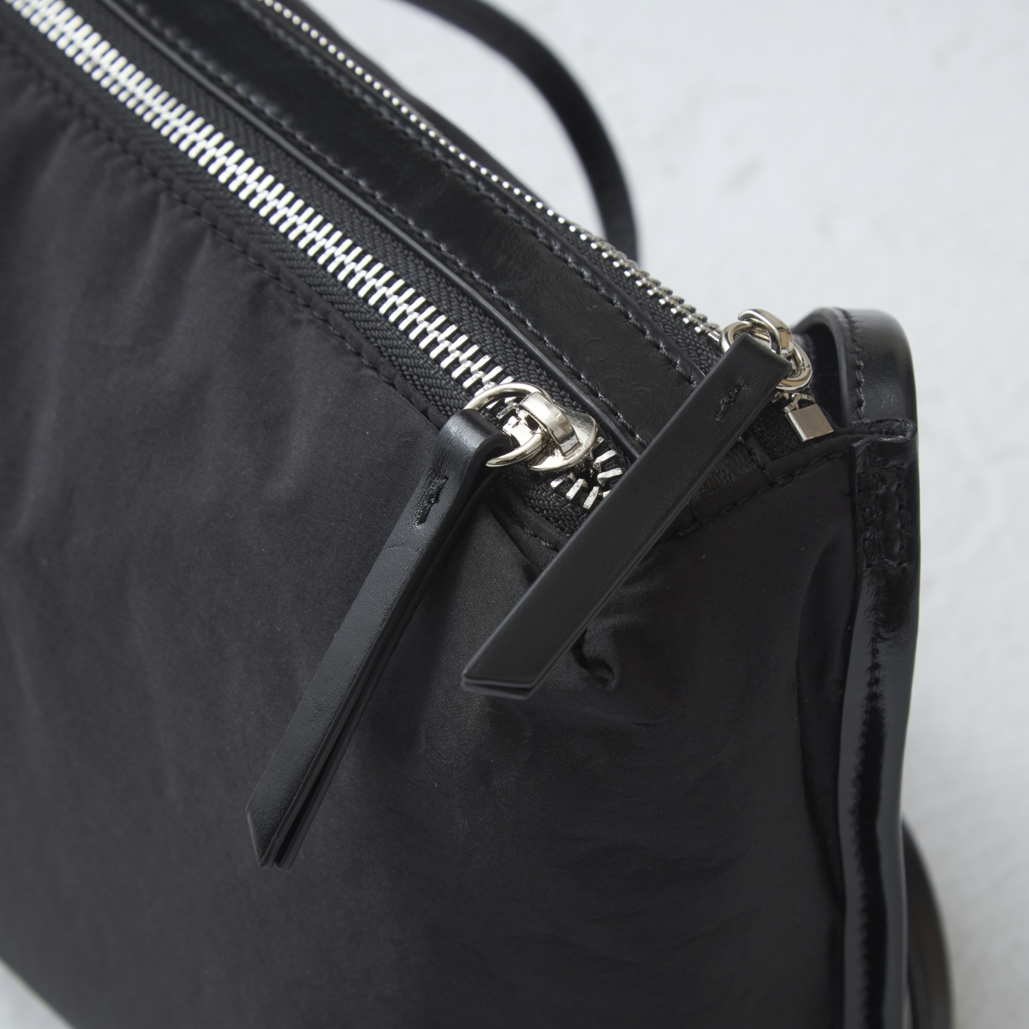 POMTATA/TORS FABRIC SHOULDER BAG