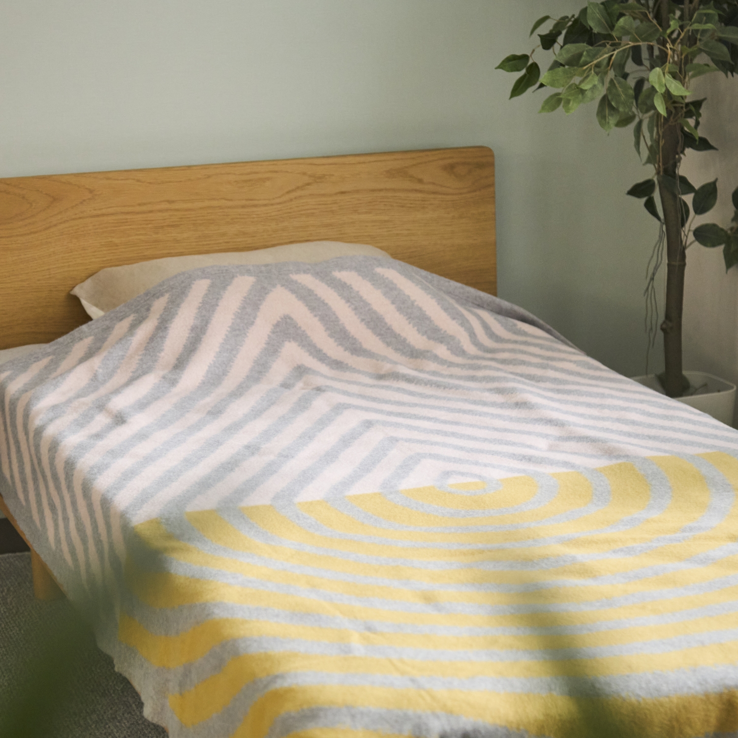 スタイルコラム | ミナ ペルホネンデザインの新作ウールブランケットが